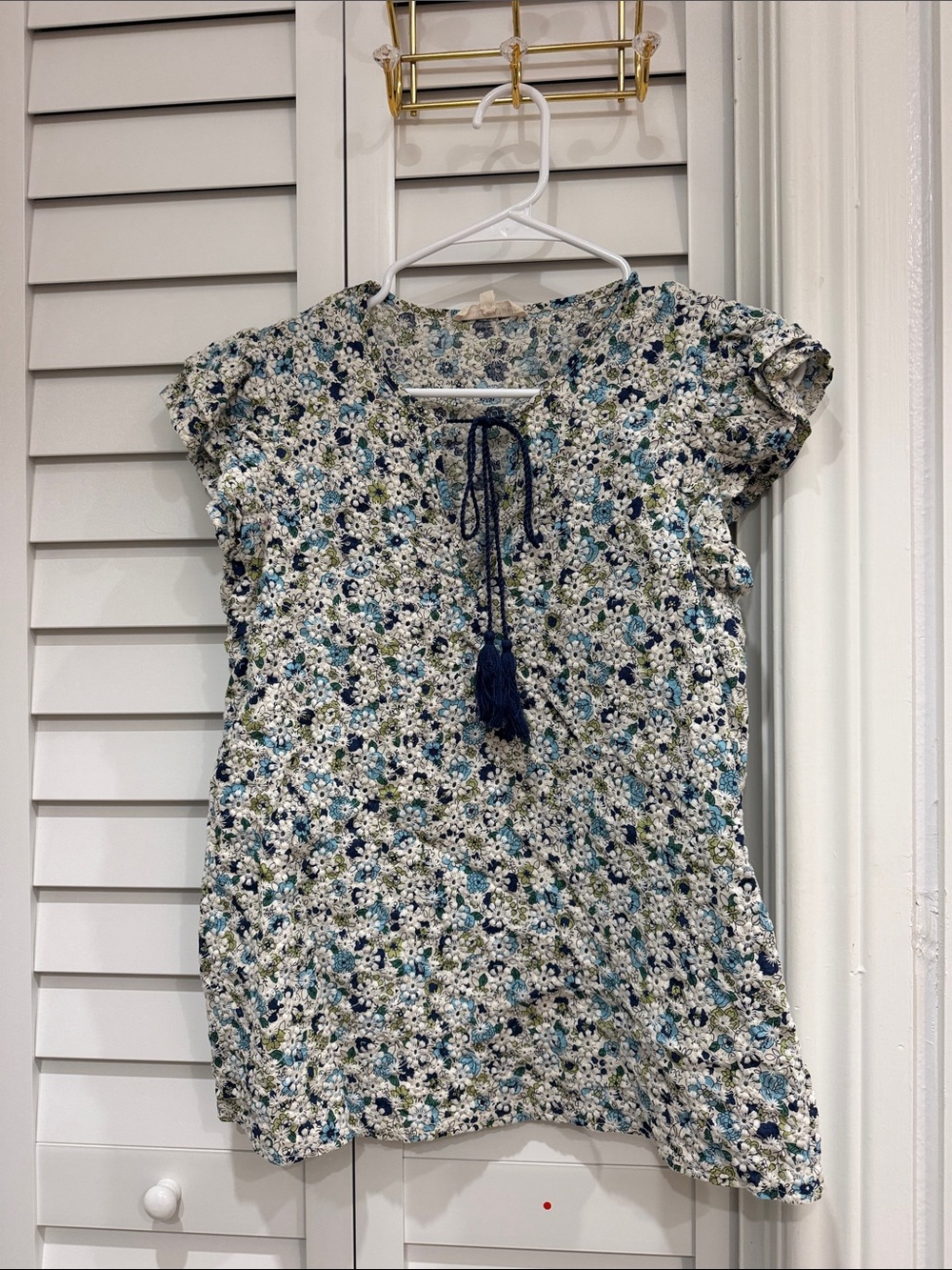 Solitaire Floral Tie-Neck Short Sleeve Top - White/Blue/Green